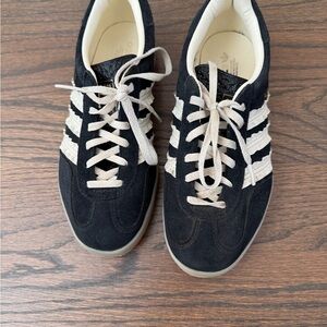 Adidas Gazelle Women sz 6 Like New Worn Once